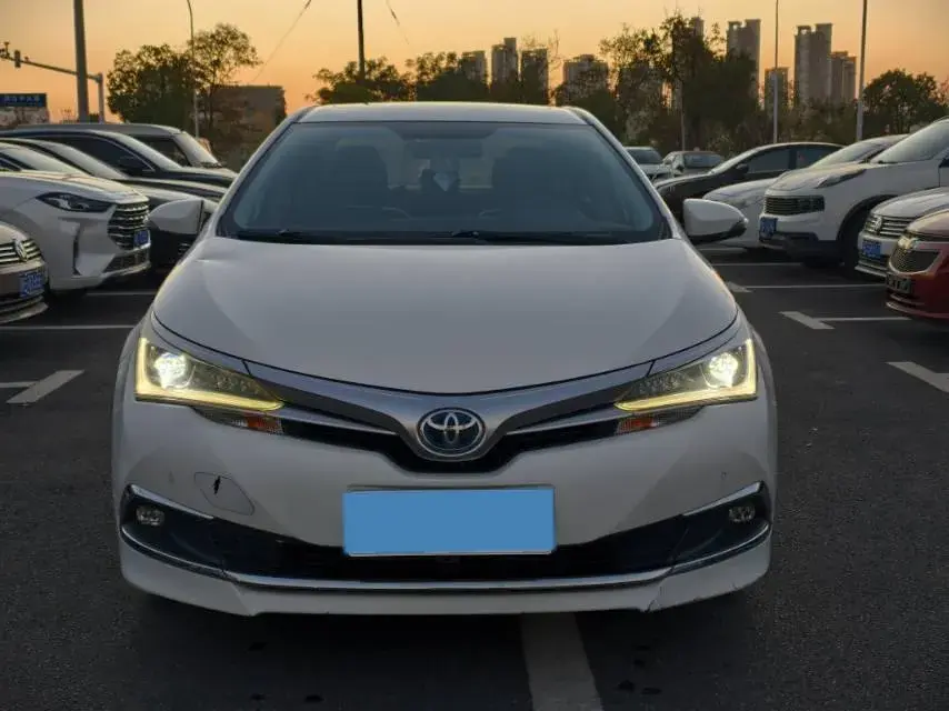 2018 TOYOTA COROLLA thumbnail 2