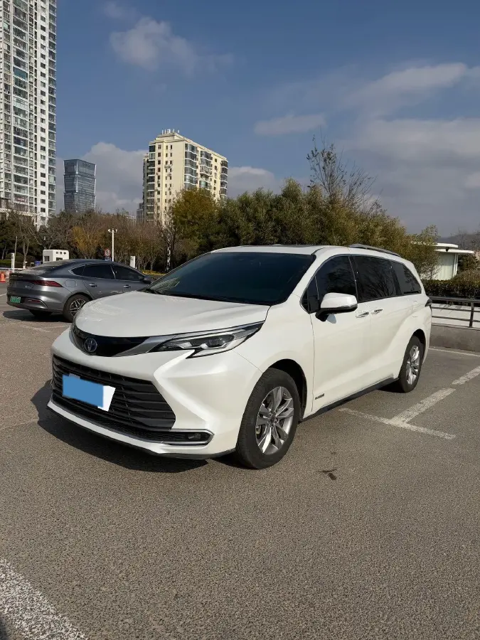 2021 Toyota Sienna 2.5L 192HP L4 E-CVT Hybrid