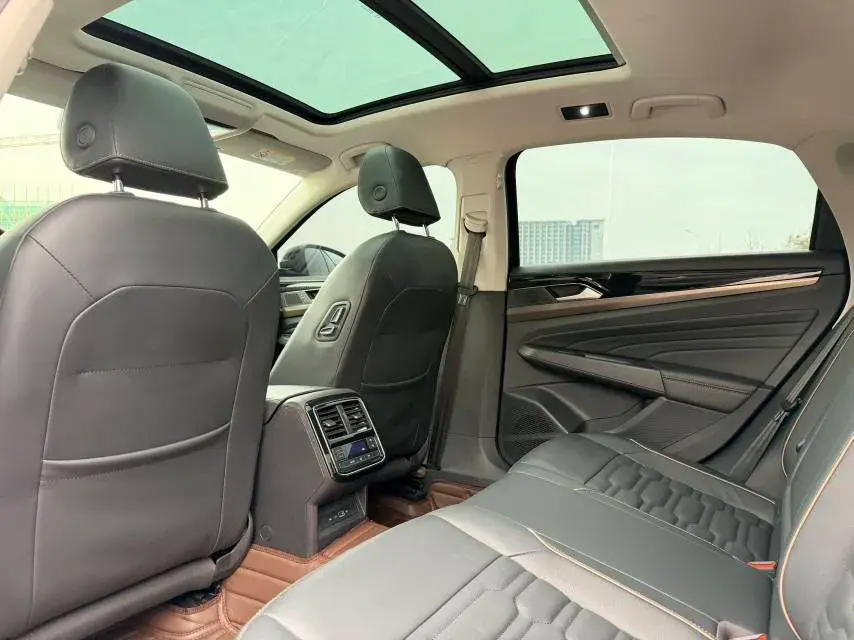 2021 VOLKSWAGEN PASSAT thumbnail 4