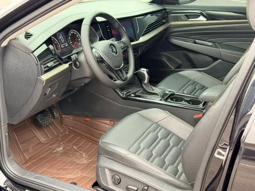 2021 VOLKSWAGEN PASSAT thumbnail 3