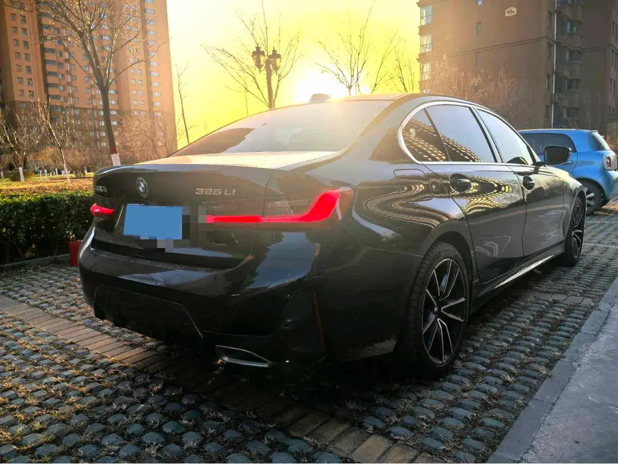 2024 BMW 3 thumbnail 2