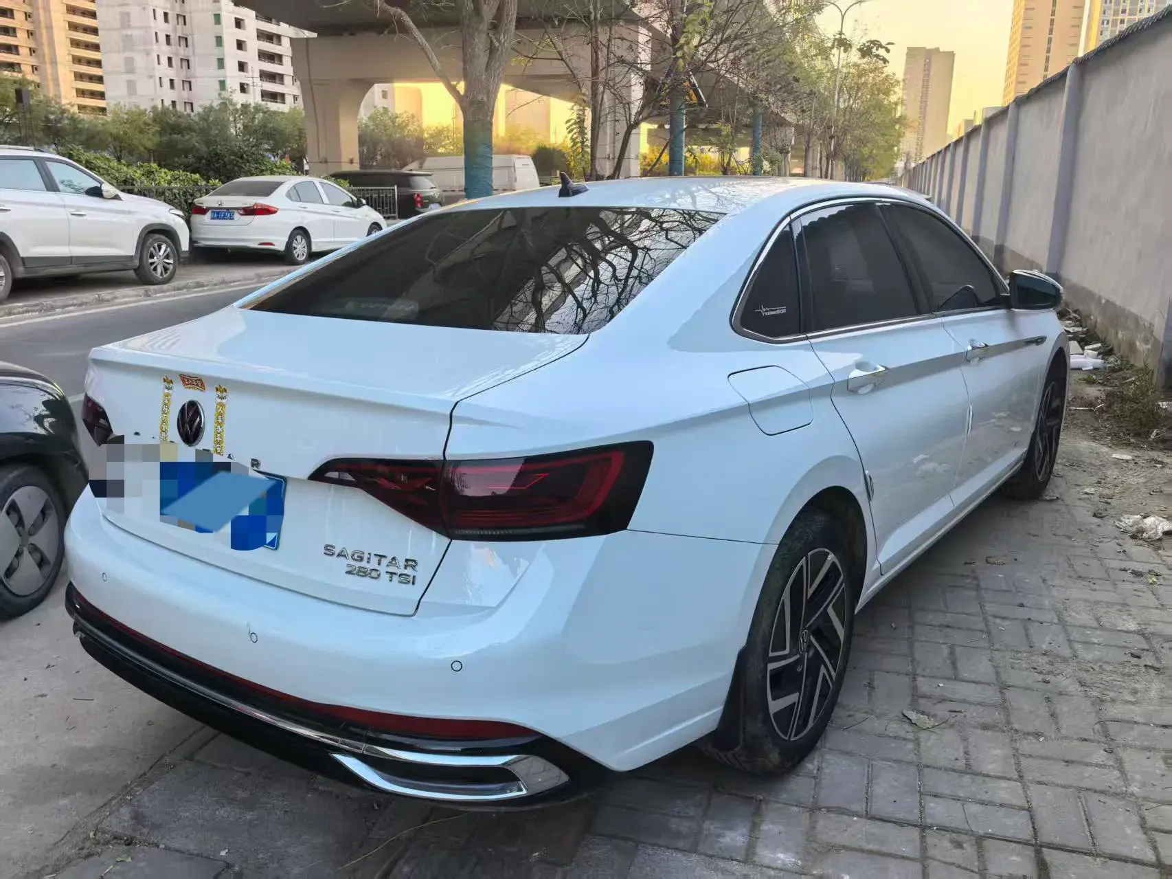 2023 VOLKSWAGEN SAGITAR thumbnail 3