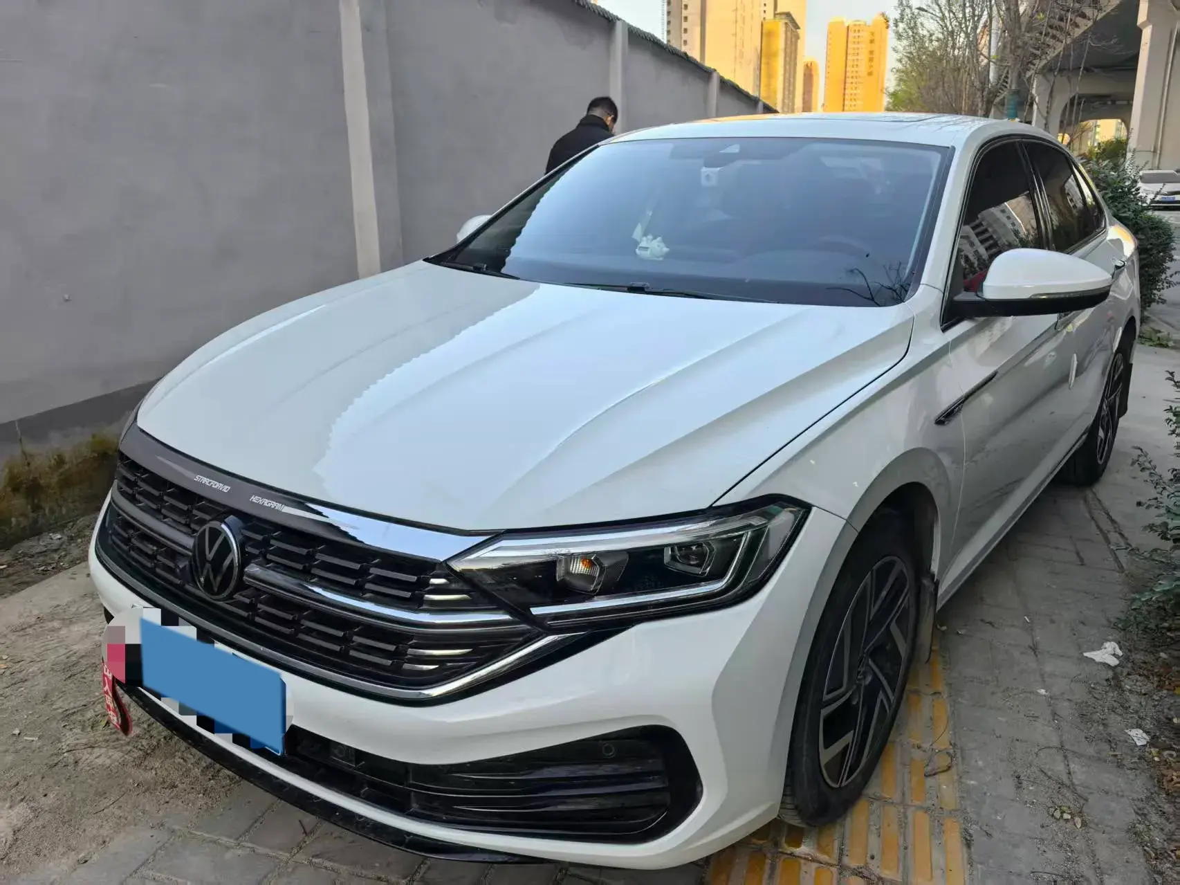 2023 VOLKSWAGEN SAGITAR view 1