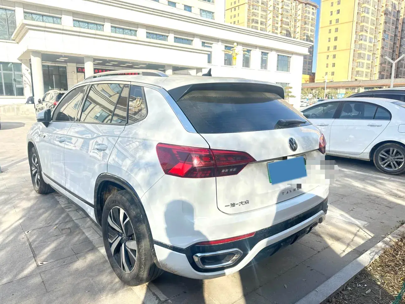 2020 VOLKSWAGEN TAYRON thumbnail 3