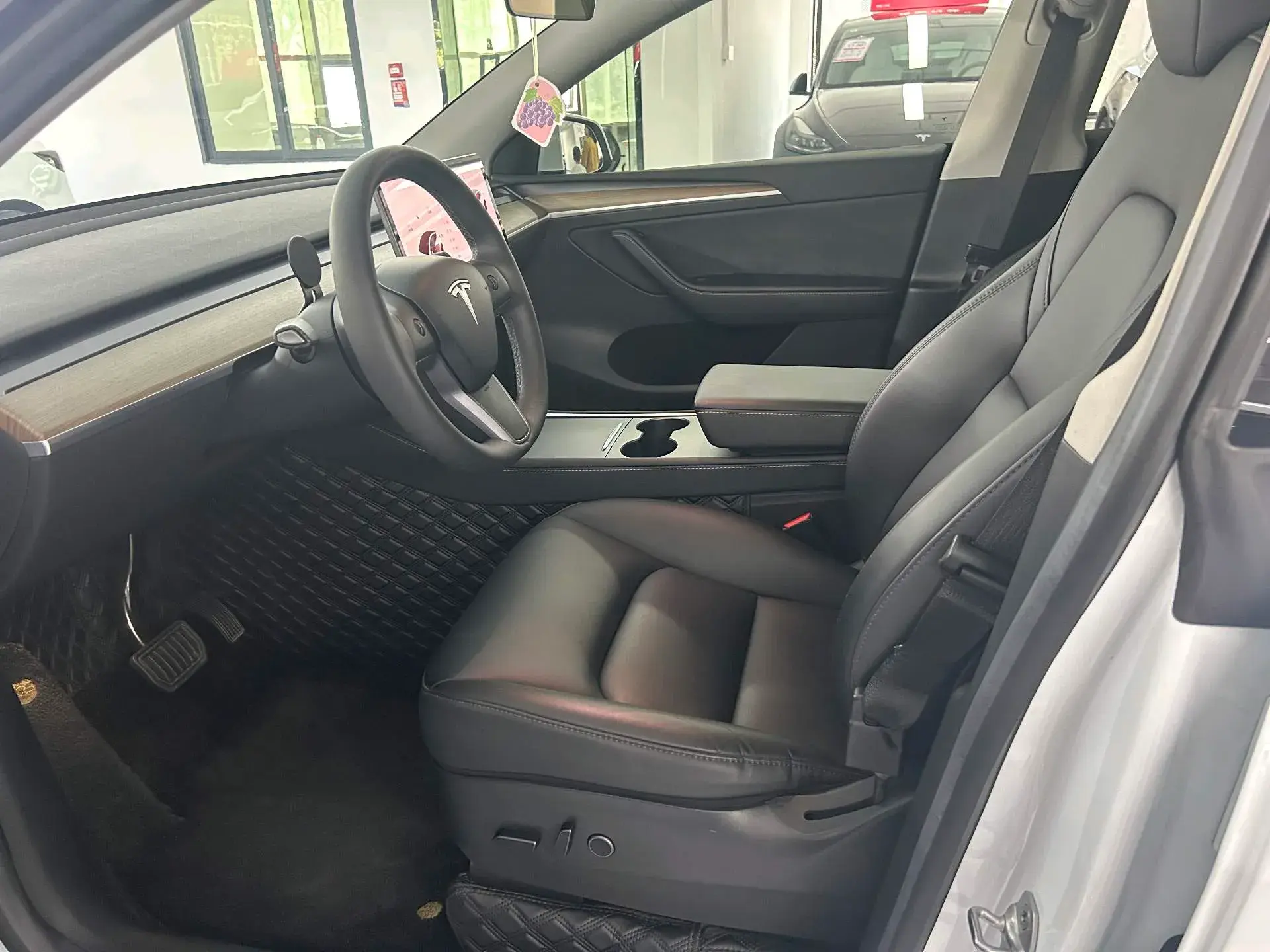 2022 TESLA MODEL thumbnail 4