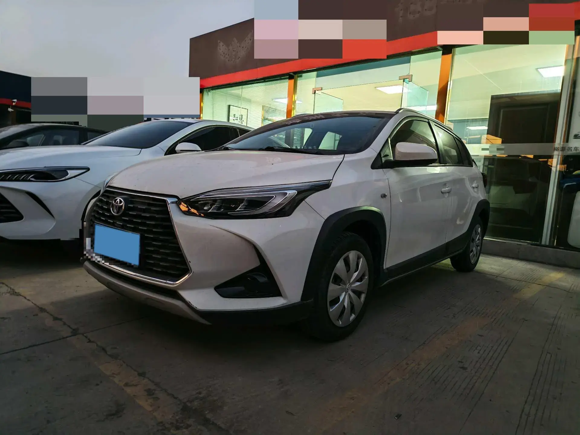 2022 TOYOTA YARIS view 1