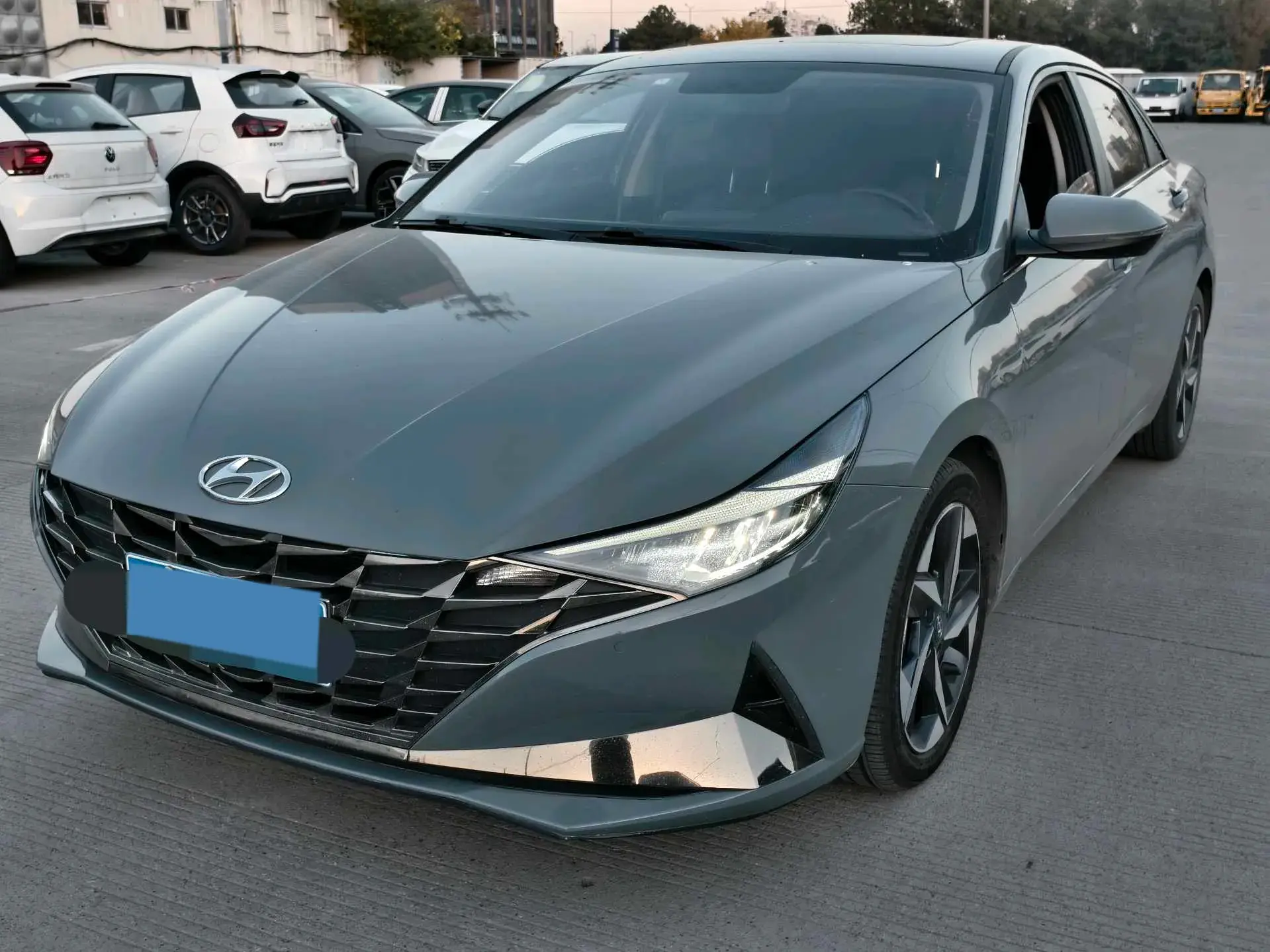 2022 HYUNDAI ELANTRA view 1