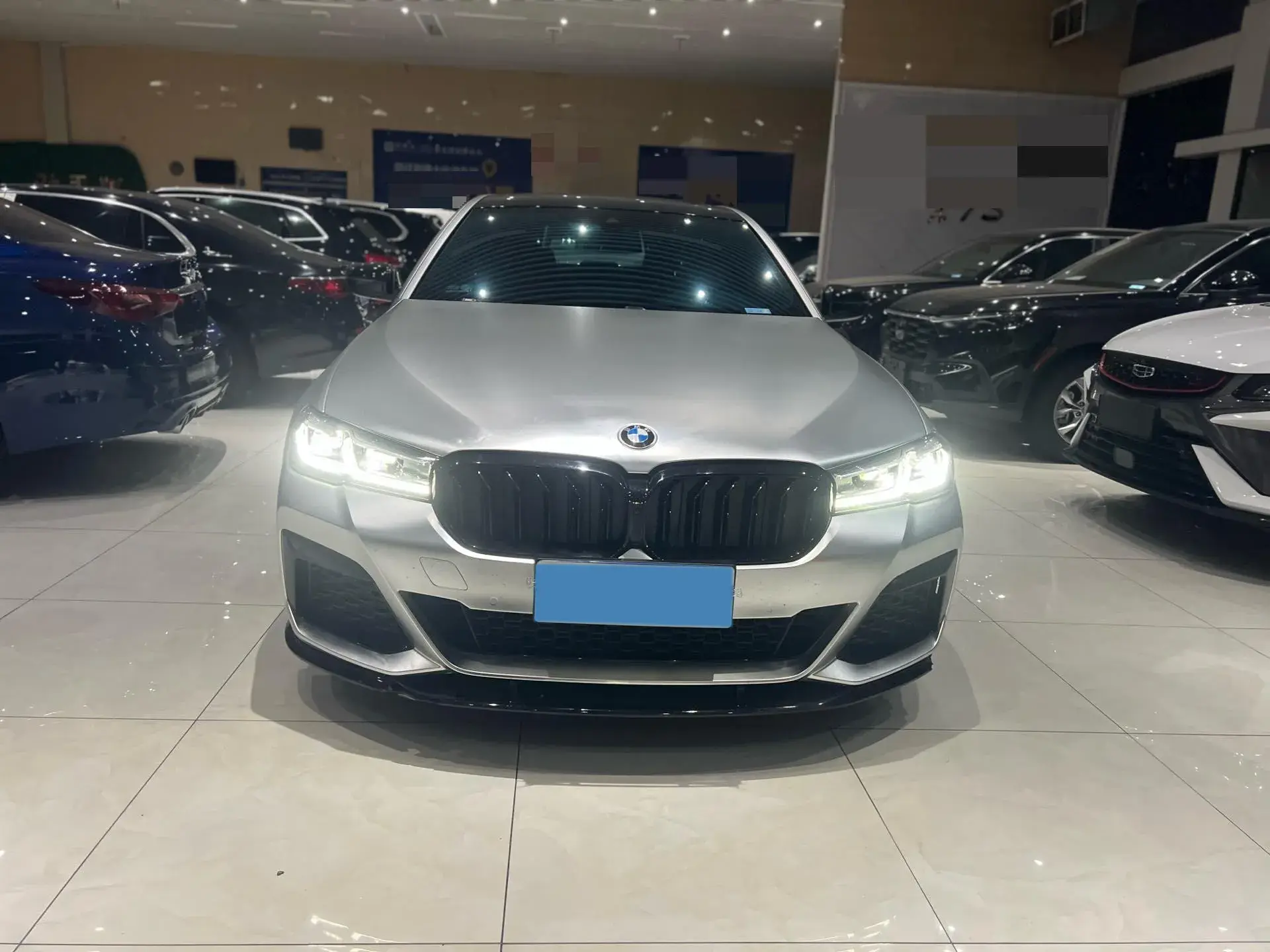 2021 BMW 5 thumbnail 2