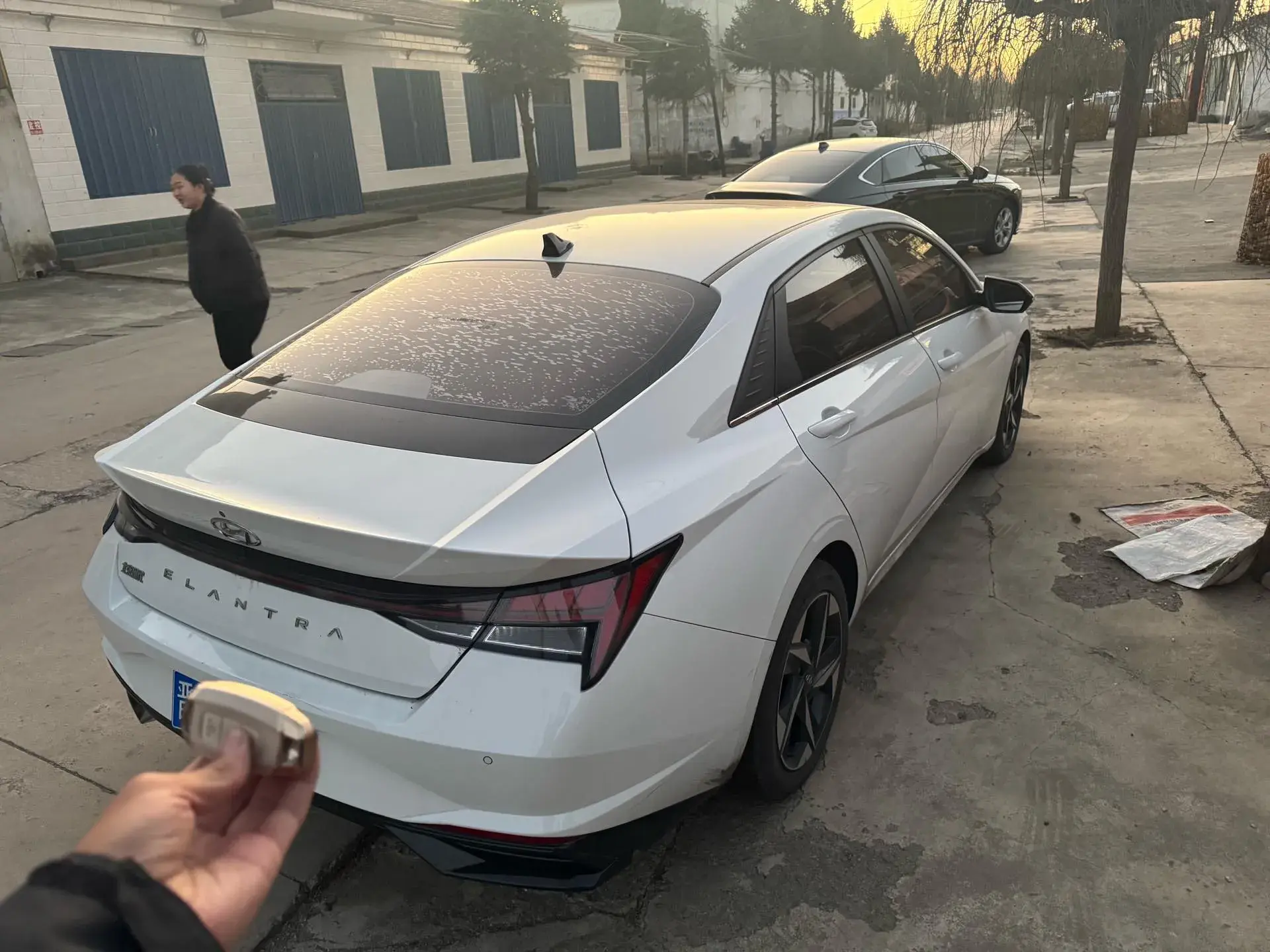 2021 HYUNDAI ELANTRA thumbnail 4