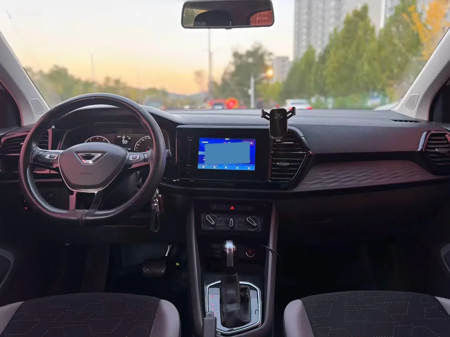 2023 JETTA VS5 thumbnail 3