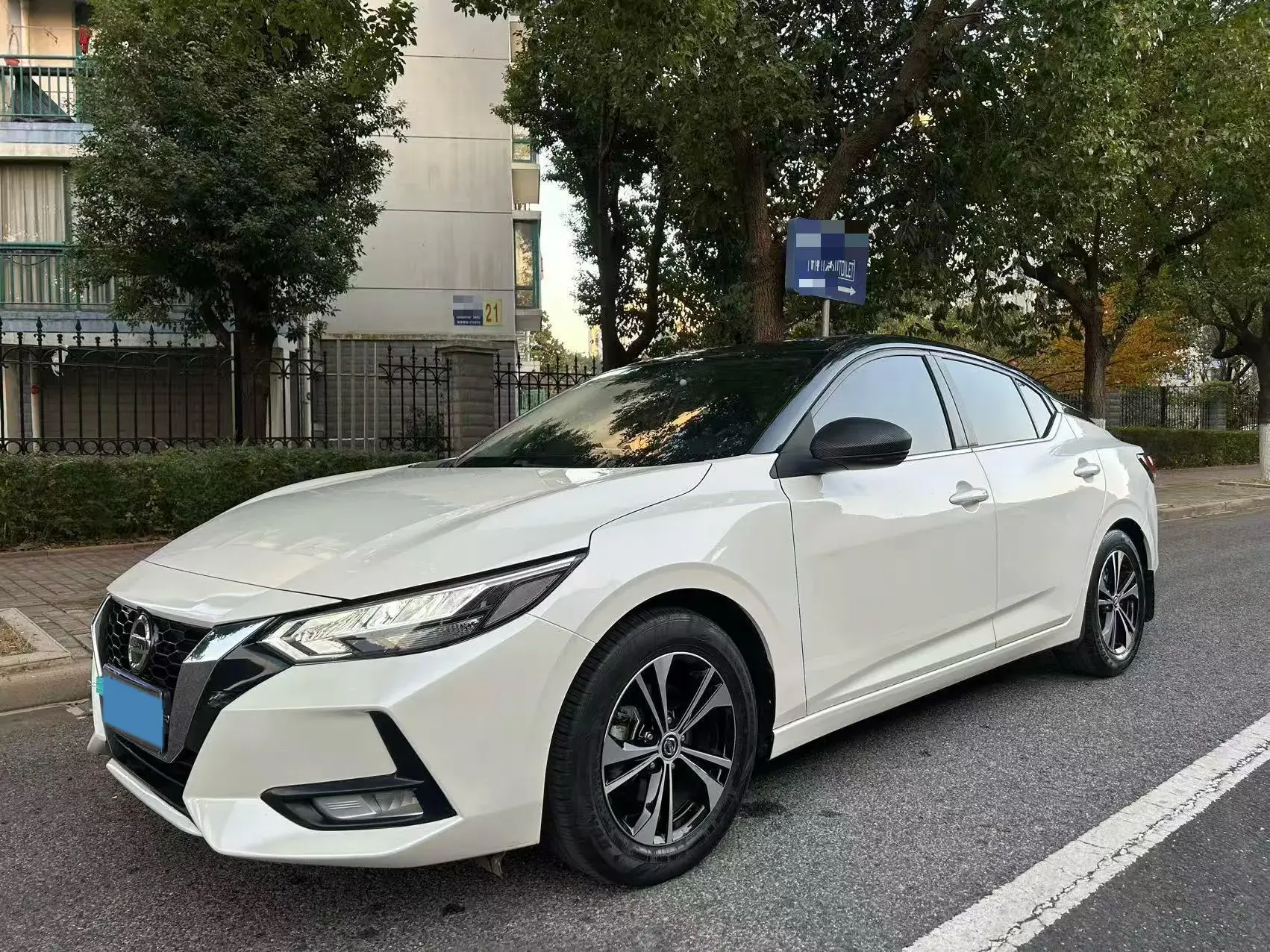 2021 NISSAN SYLPHY view 1