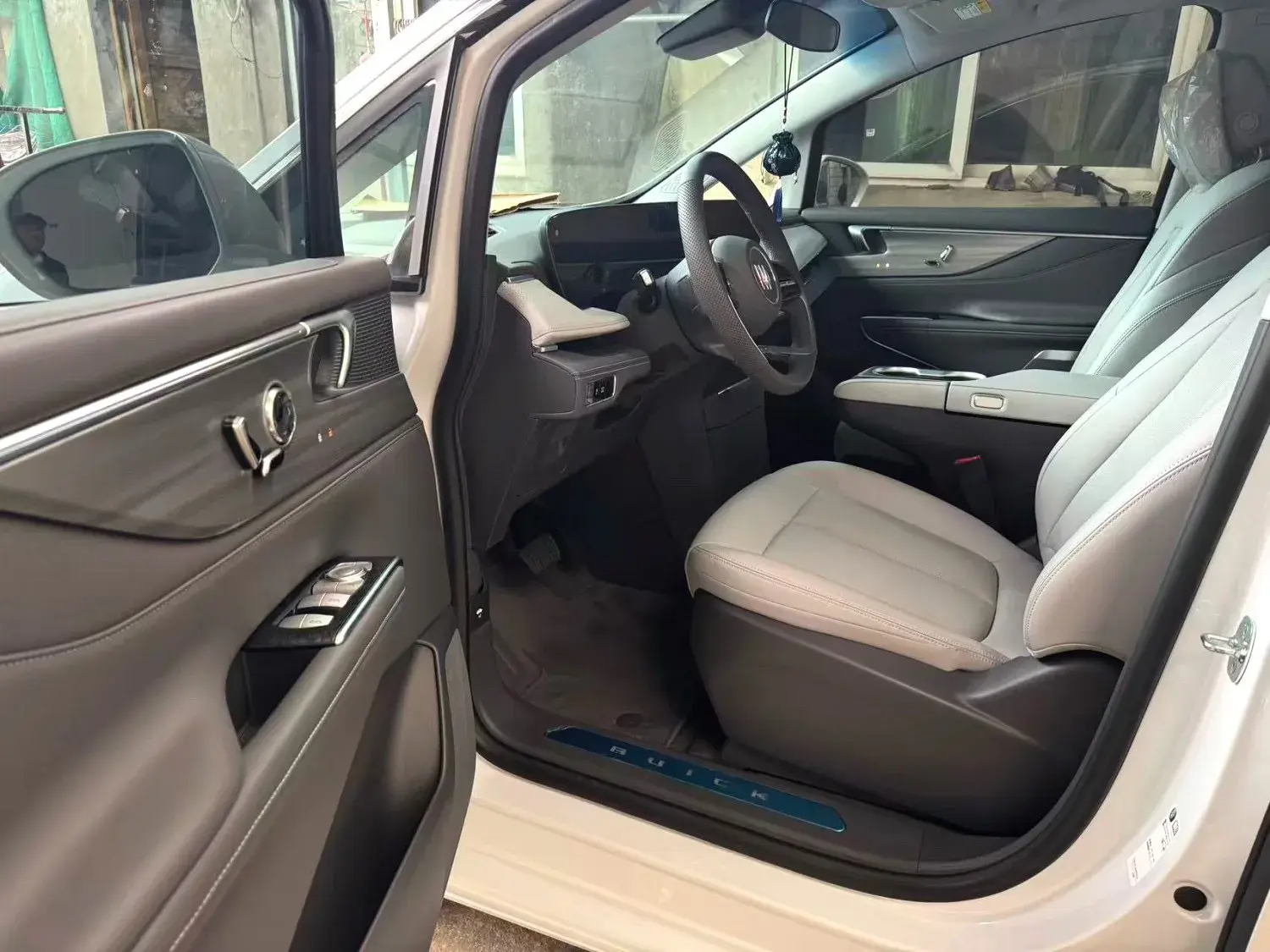 2025 BUICK GL8 thumbnail 2