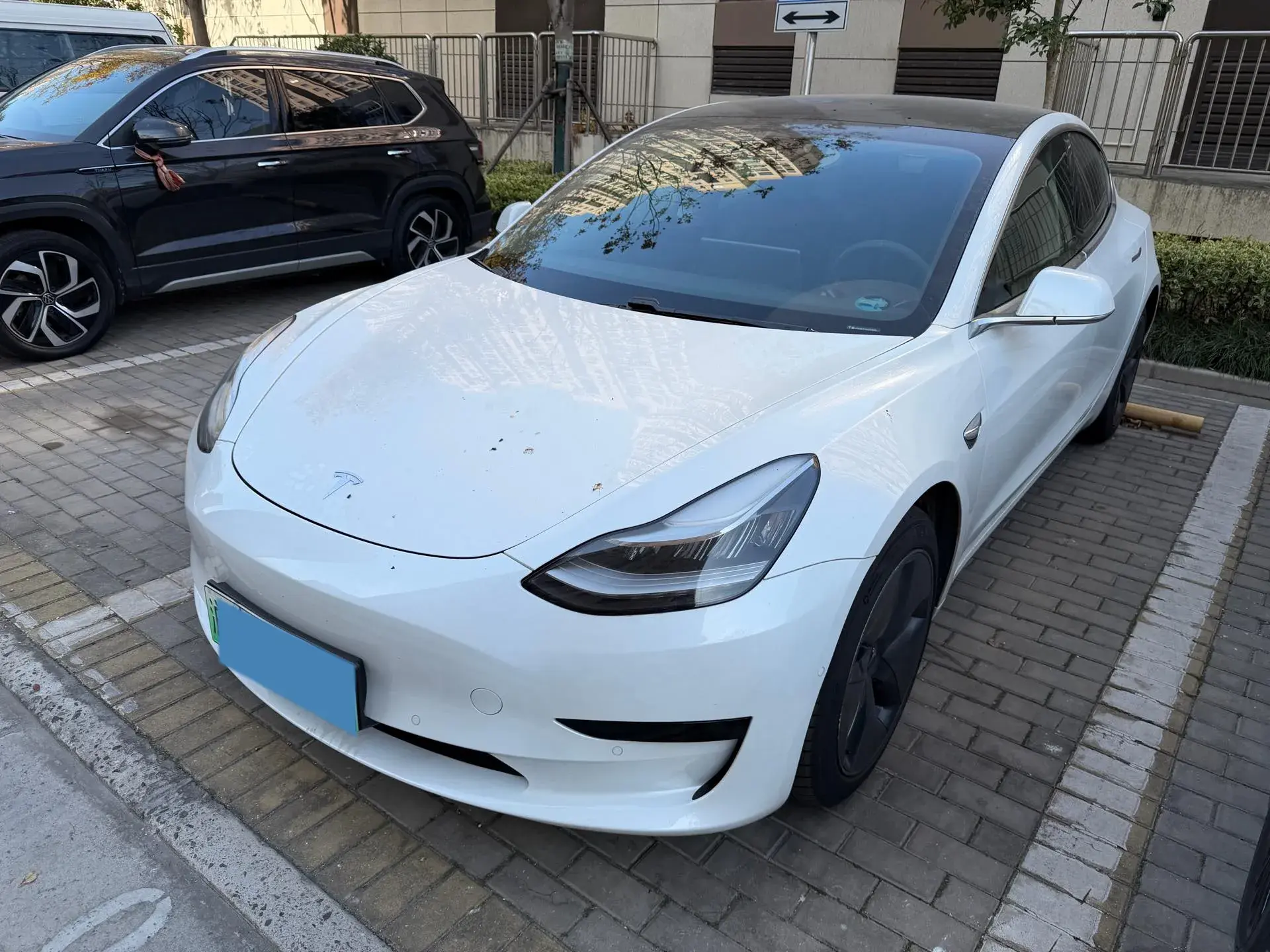 2020 TESLA MODEL view 1