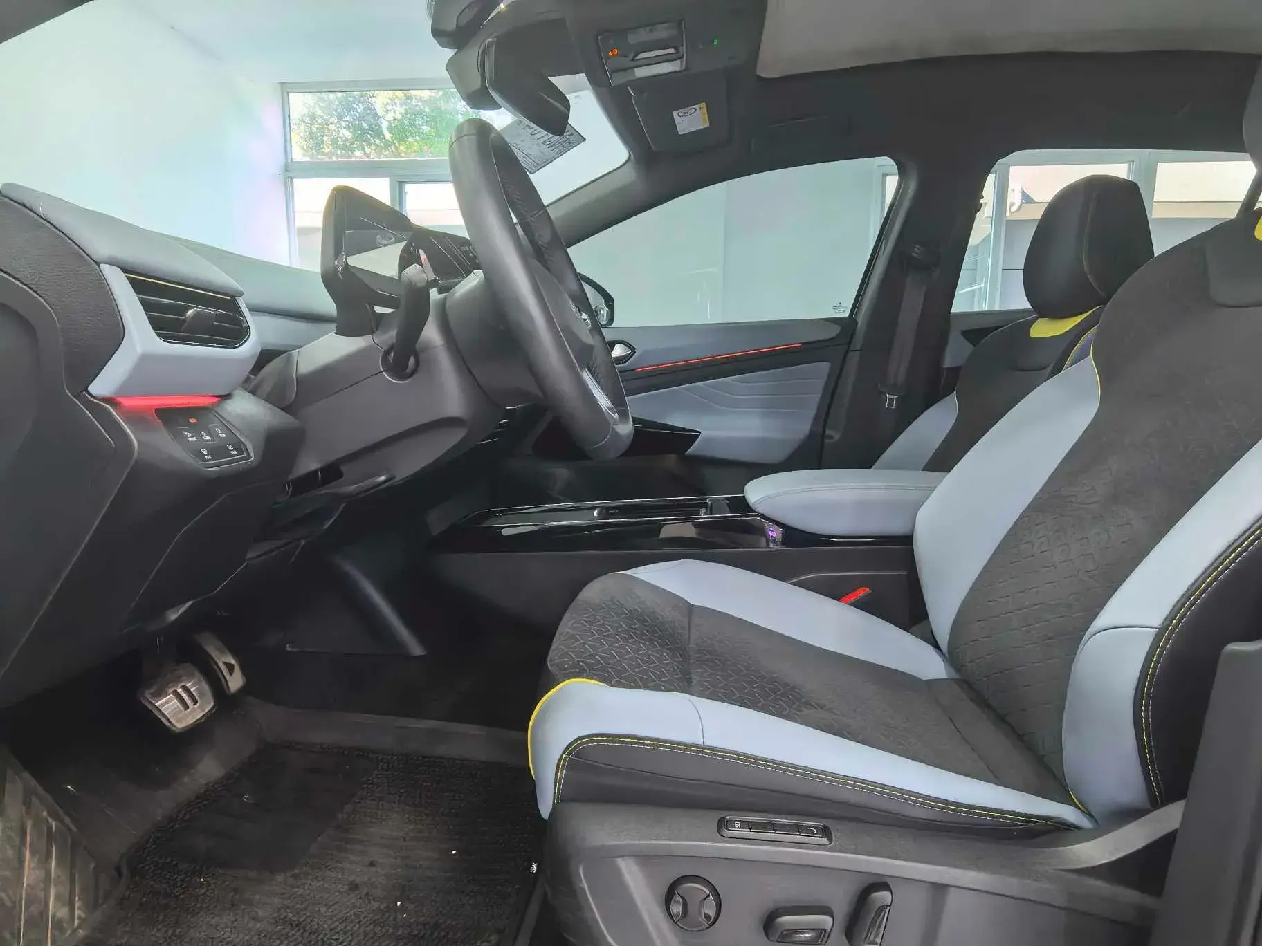 2022 VOLKSWAGEN ID.4 thumbnail 4