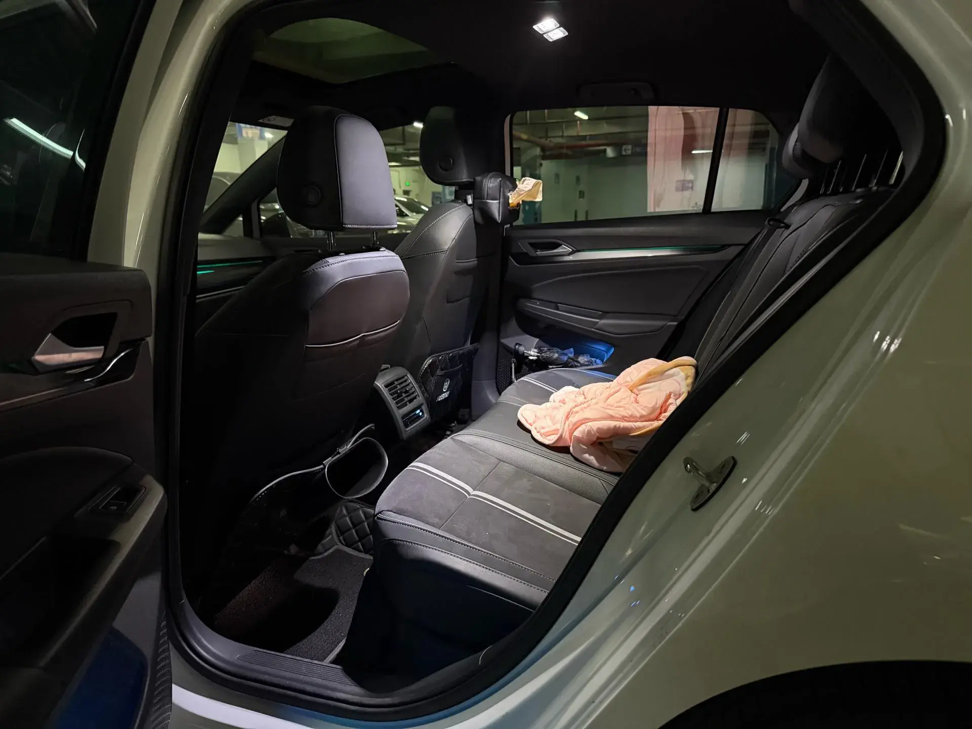 2023 VOLKSWAGEN GOLF thumbnail 4