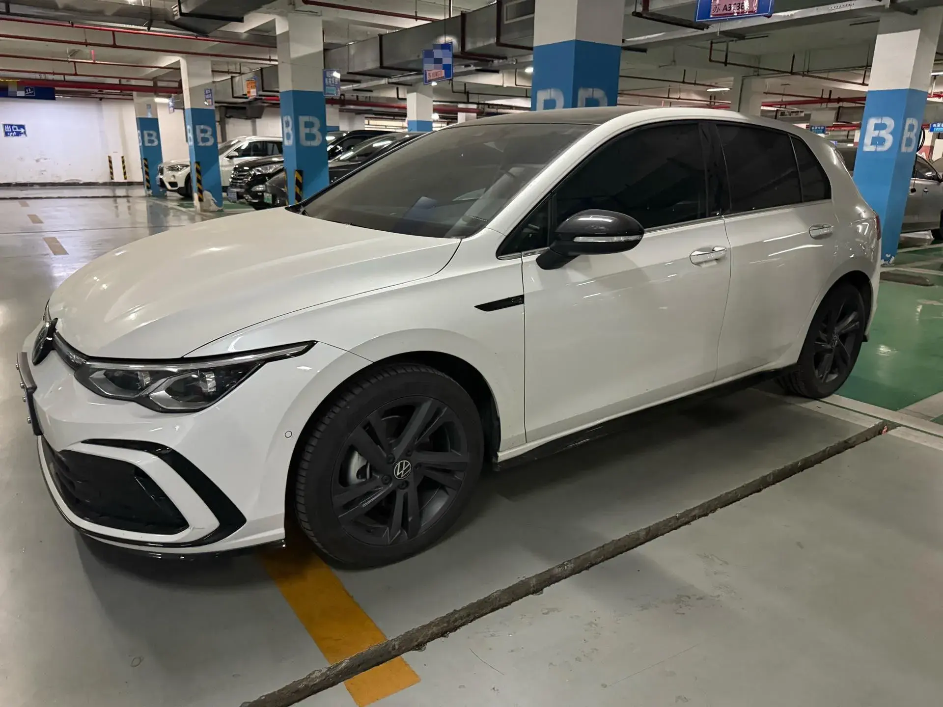 2023 VOLKSWAGEN GOLF view 1