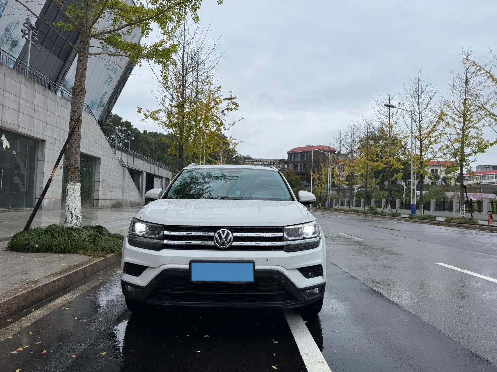 2021 VOLKSWAGEN THARU thumbnail 2