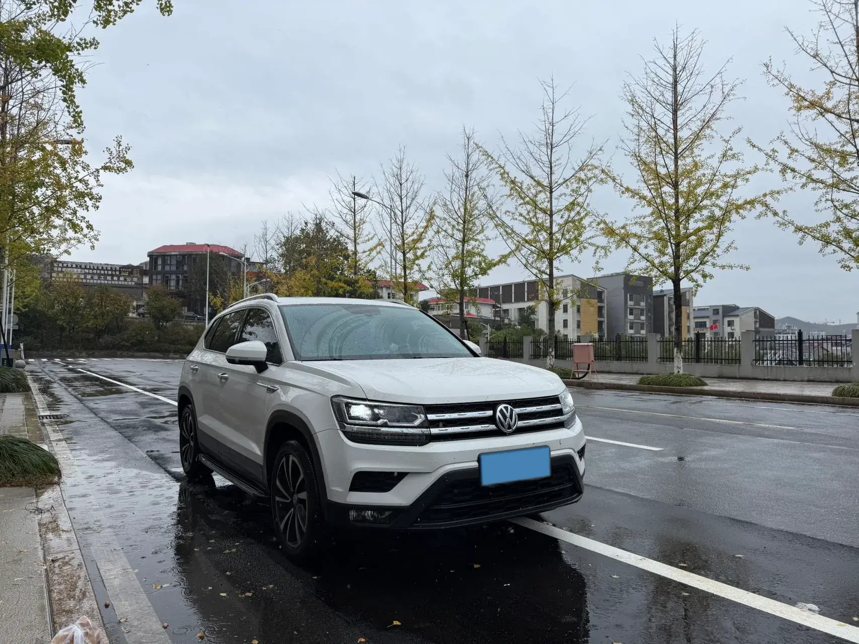 2021 VOLKSWAGEN THARU thumbnail 3