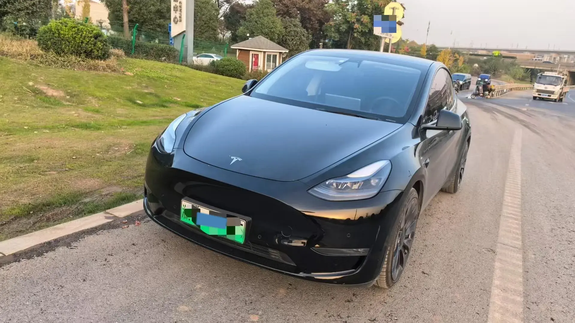2022 TESLA MODEL view 1