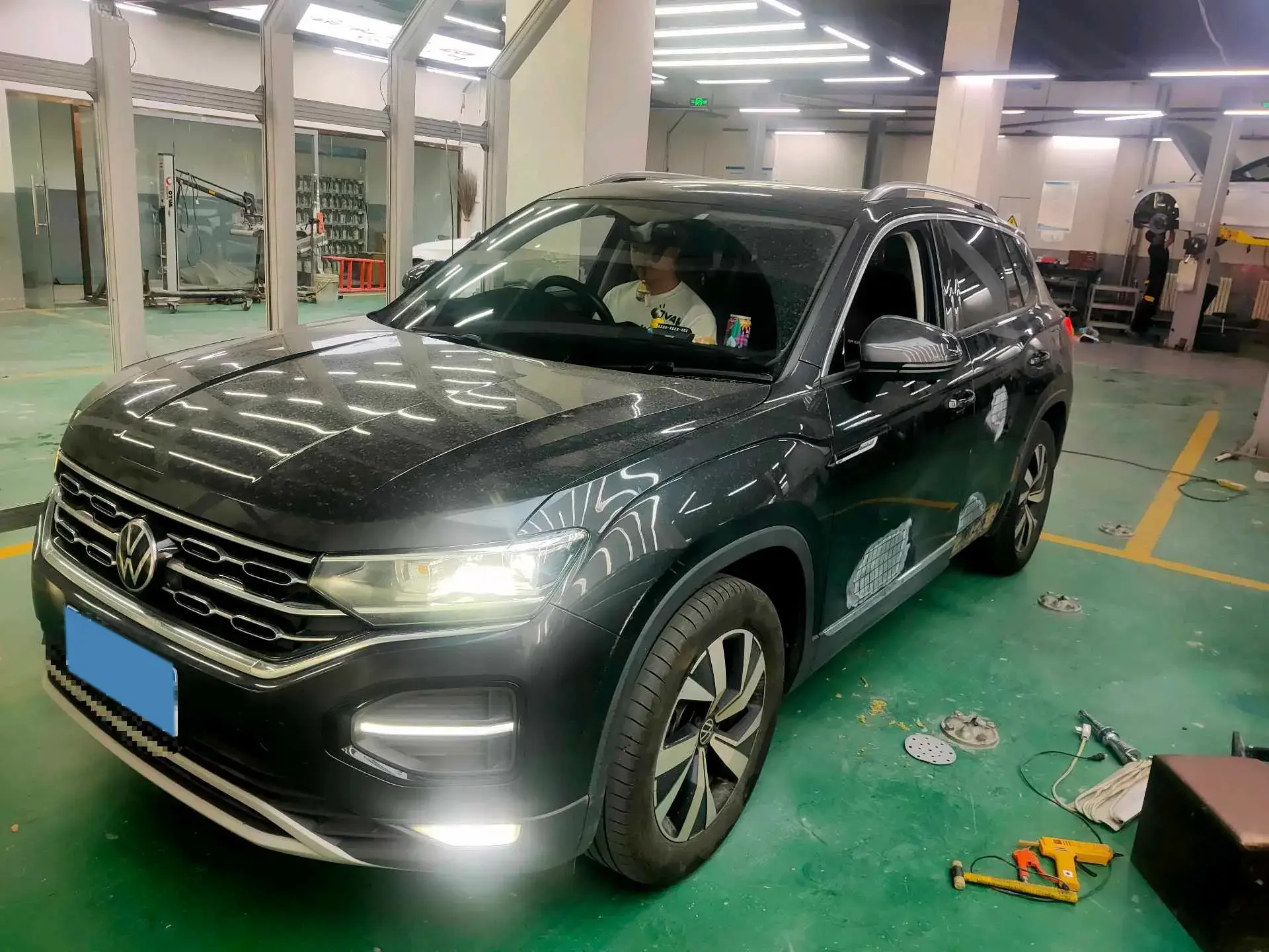 2022 VOLKSWAGEN TAYRON view 1