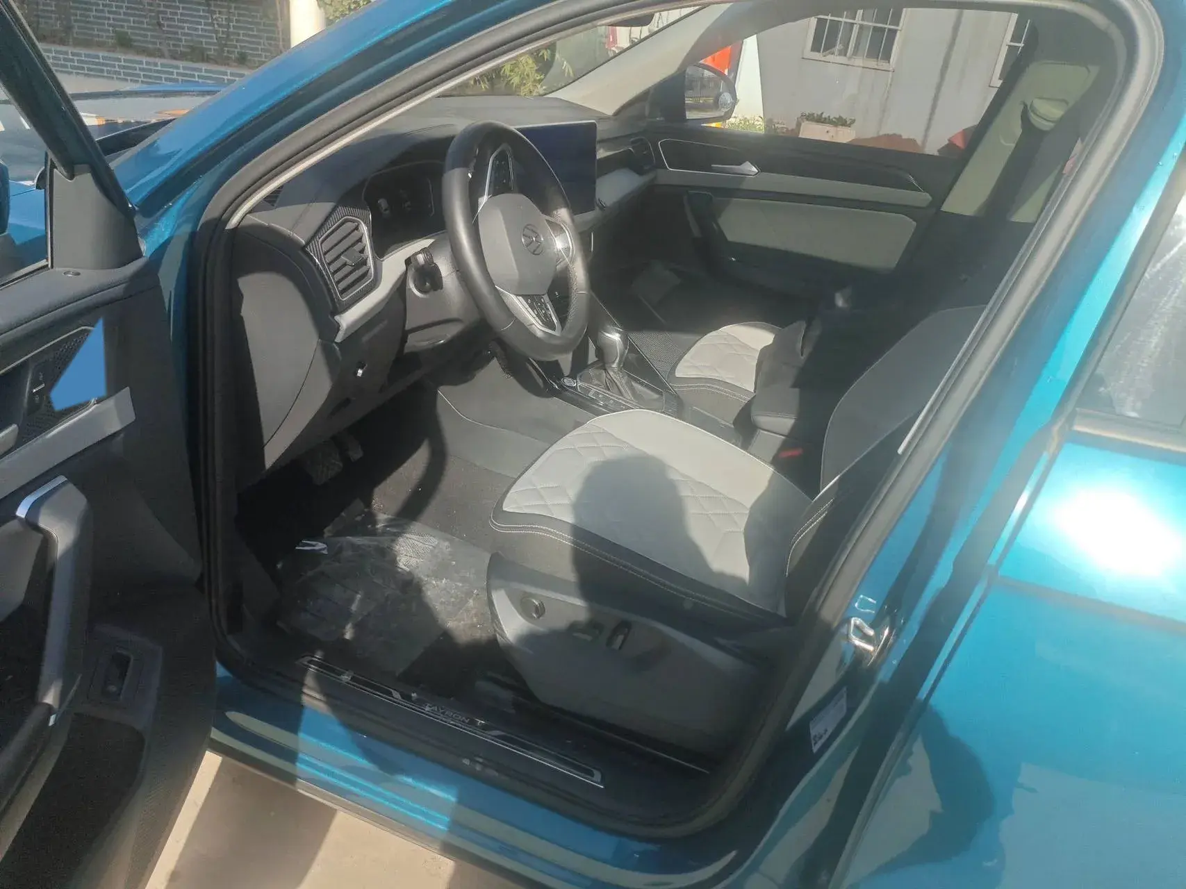 2023 VOLKSWAGEN TAYRON thumbnail 2