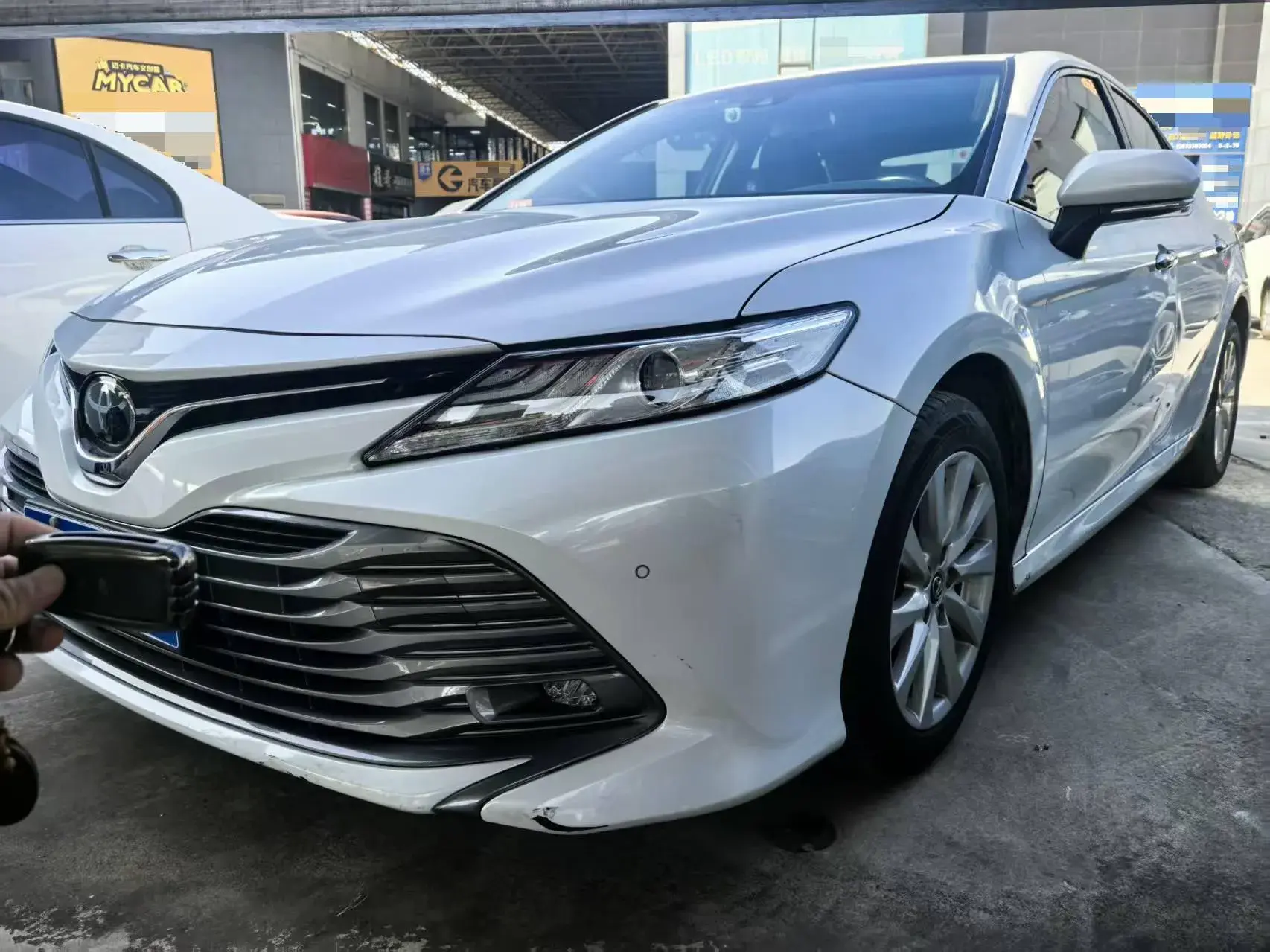 2018 TOYOTA CAMRY view 1