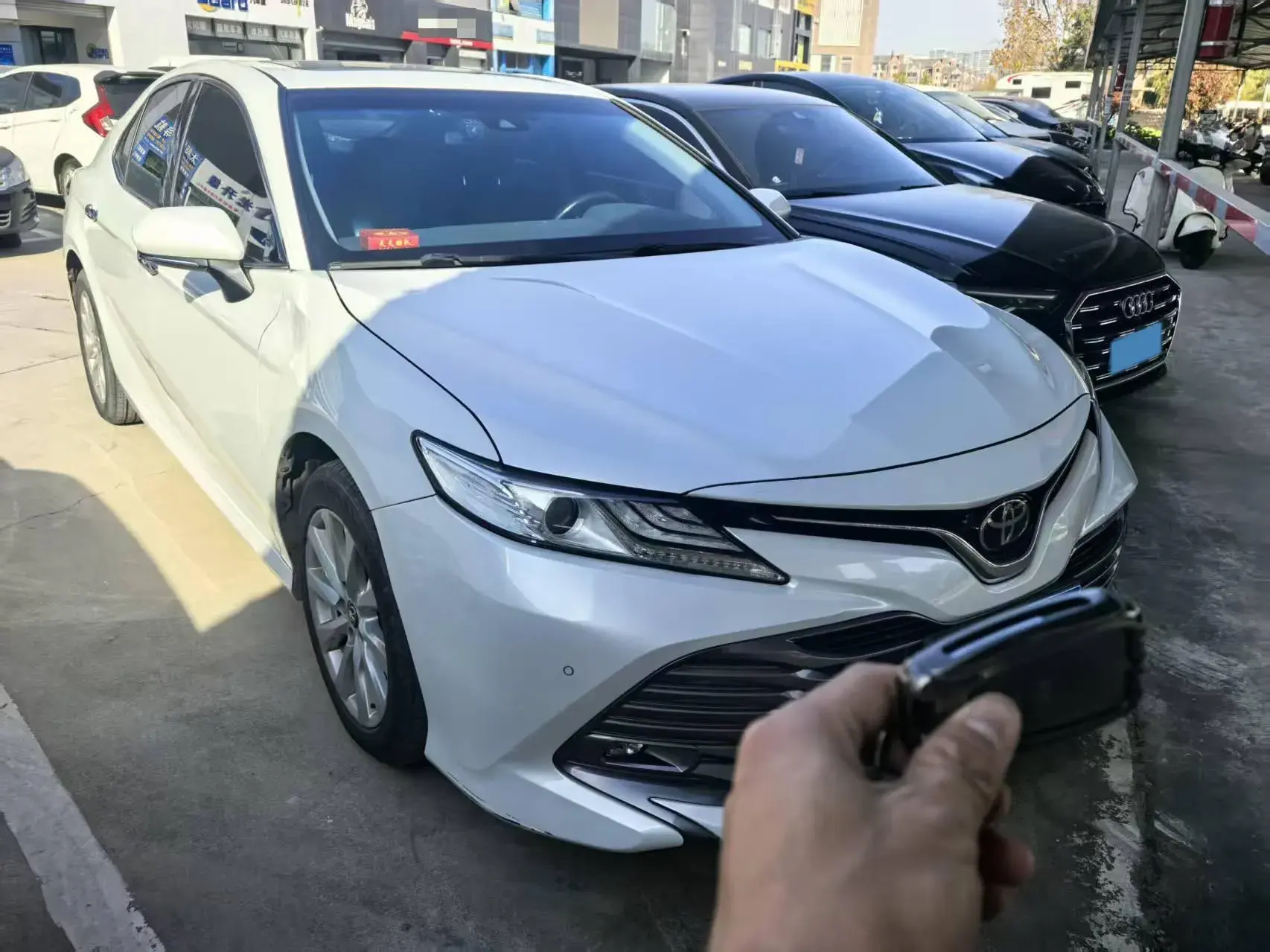2018 TOYOTA CAMRY thumbnail 2