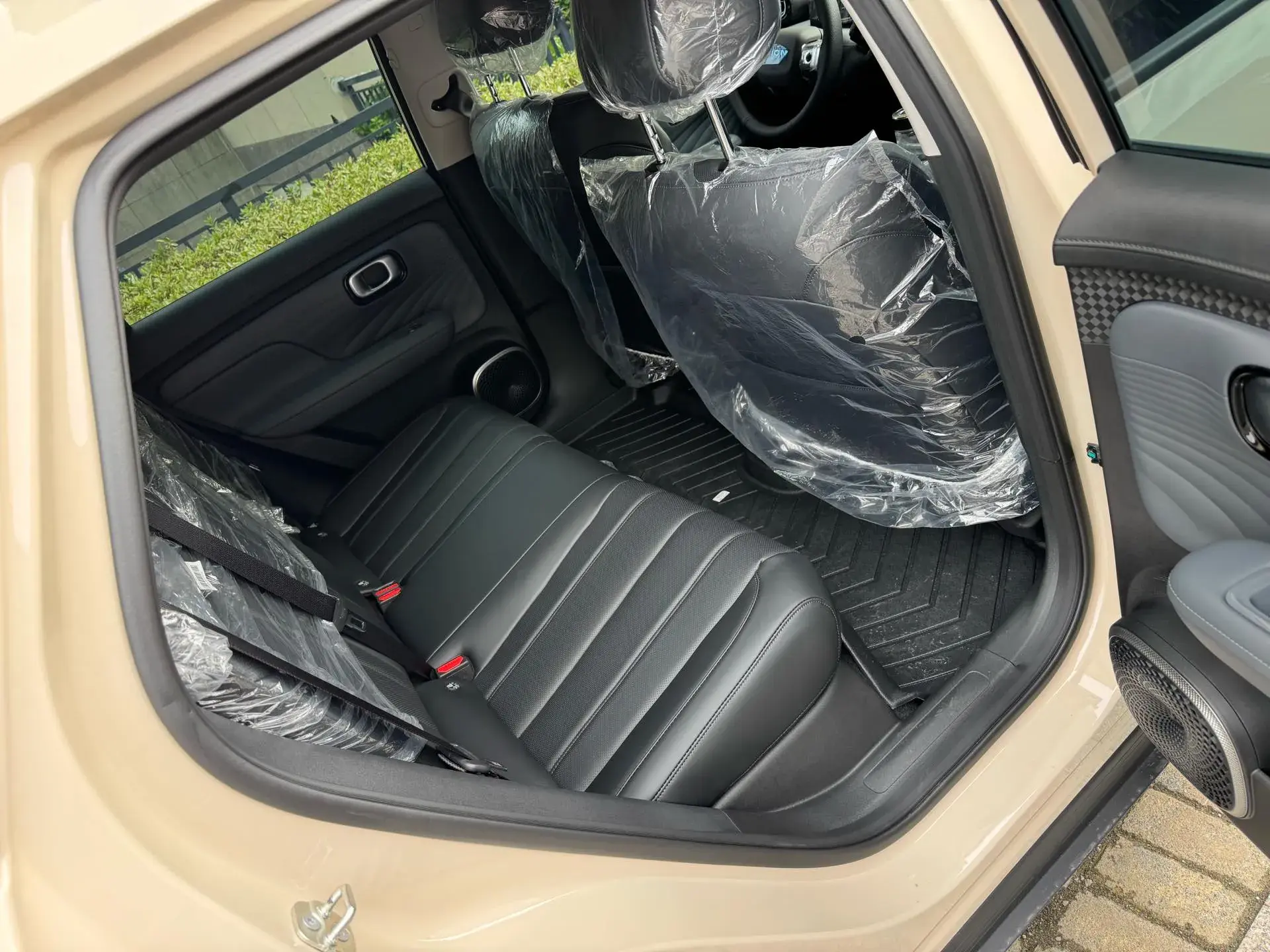 2025 AION AION thumbnail 3