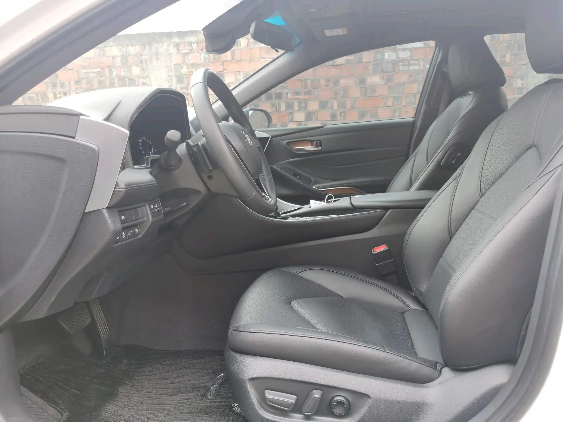 2022 TOYOTA AVALON thumbnail 3