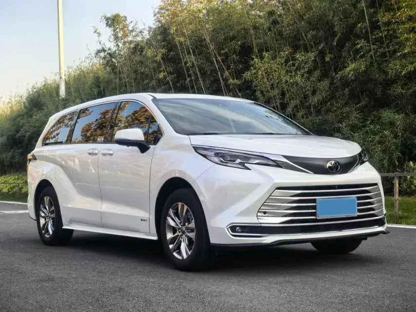 2024 TOYOTA SIENNA thumbnail 3