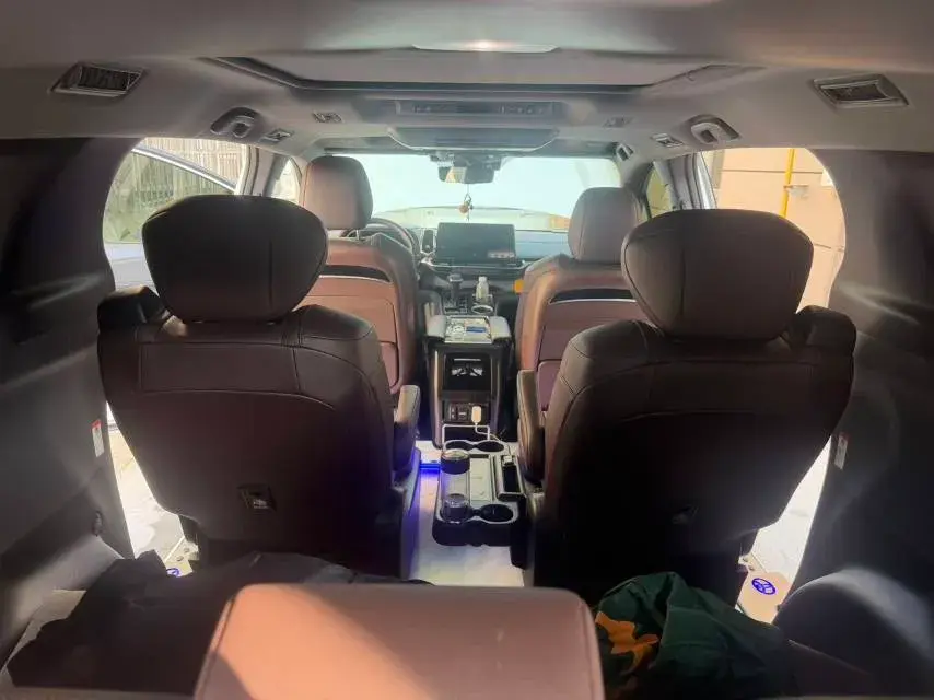 2022 TOYOTA GRANVIA thumbnail 4