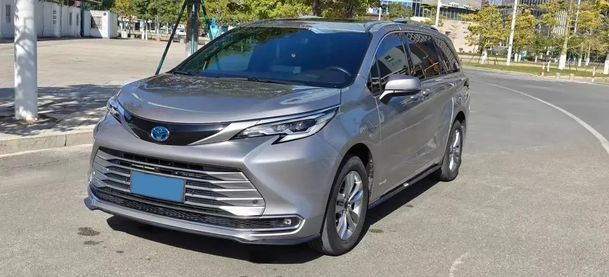 2021 Toyota Sienna 2.5L 192HP L4 E-CVT Hybrid