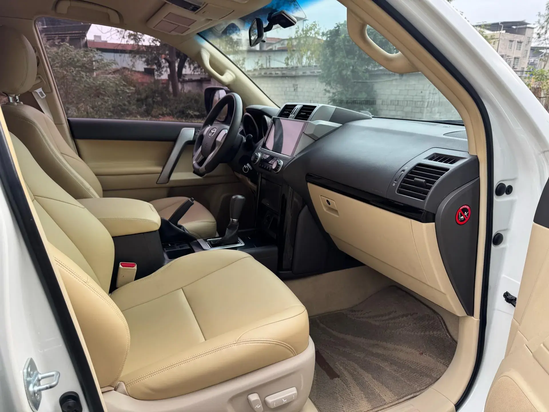 2015 TOYOTA LAND thumbnail 4