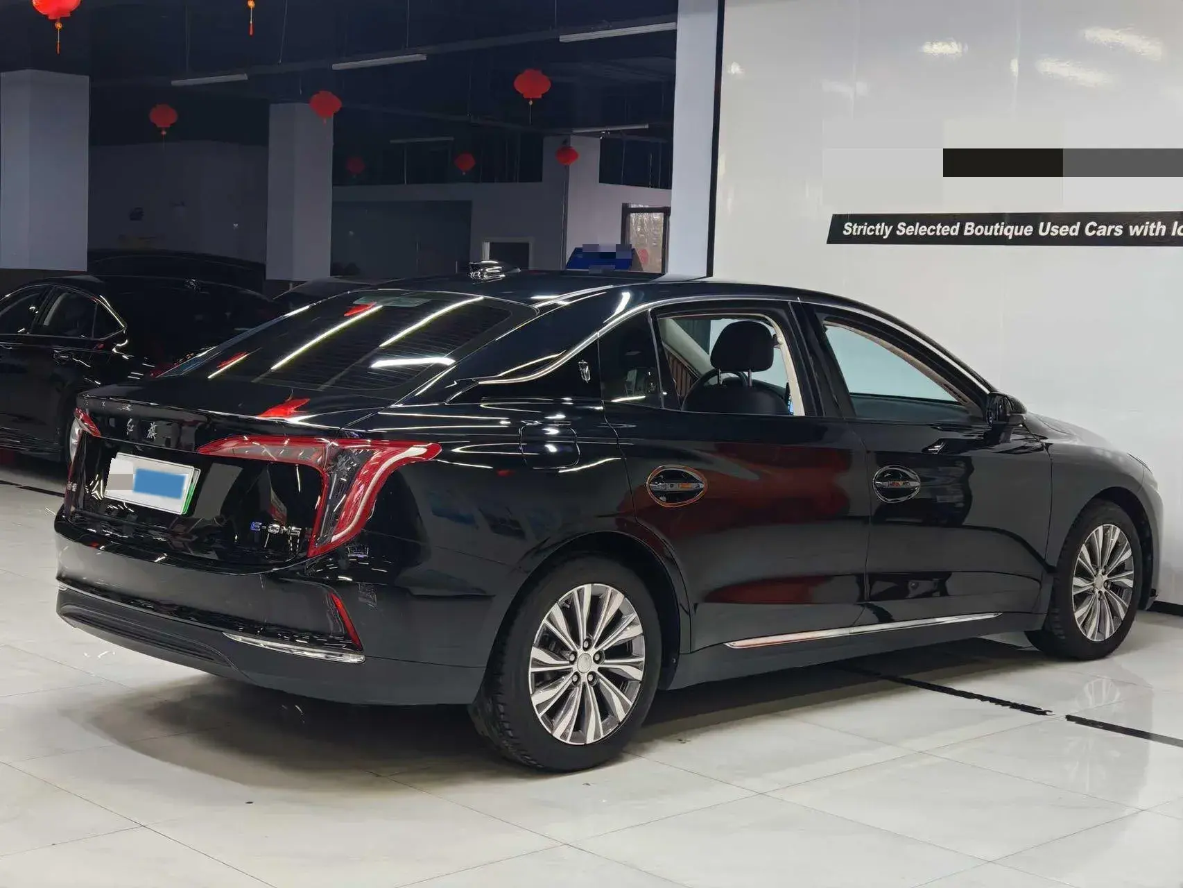 2024 HONGQI E-QM5 thumbnail 4