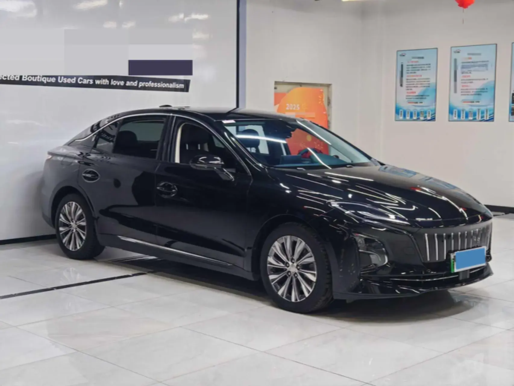 2024 HONGQI E-QM5 thumbnail 3