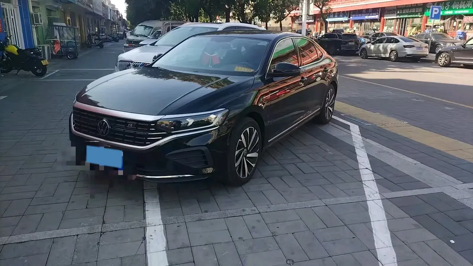 2024 VOLKSWAGEN PASSAT view 1