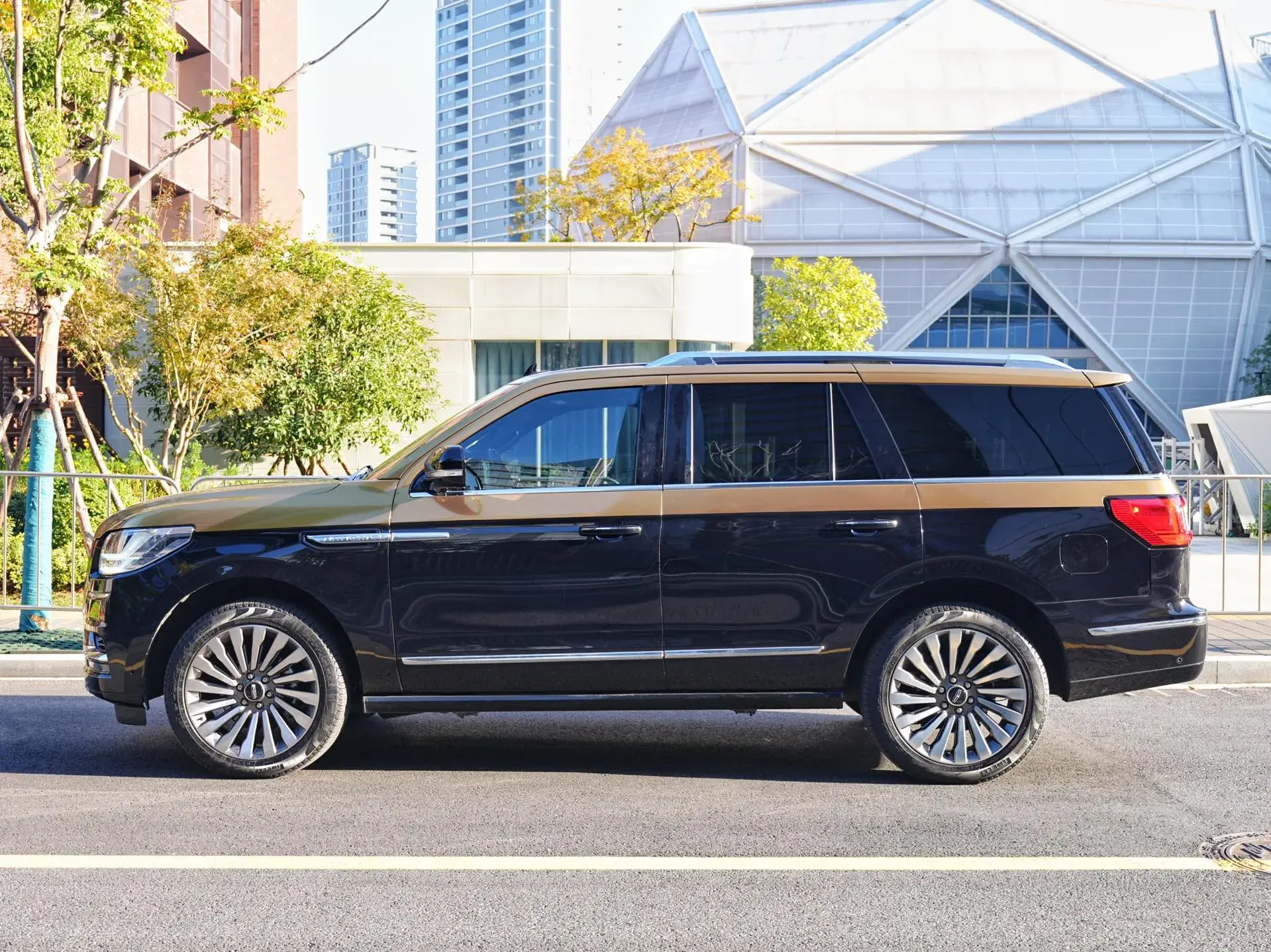 2020 LINCOLN NAVIGATOR thumbnail 3
