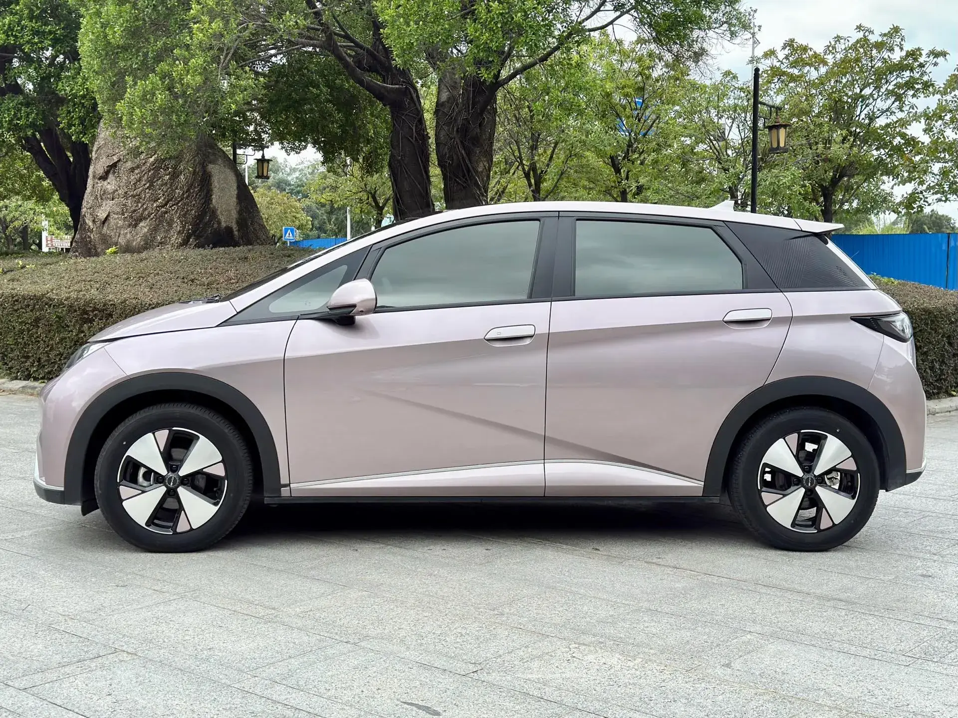 2023 BYD DOLPHIN thumbnail 3