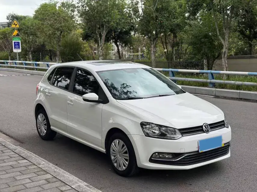 2016 VOLKSWAGEN POLO thumbnail 3