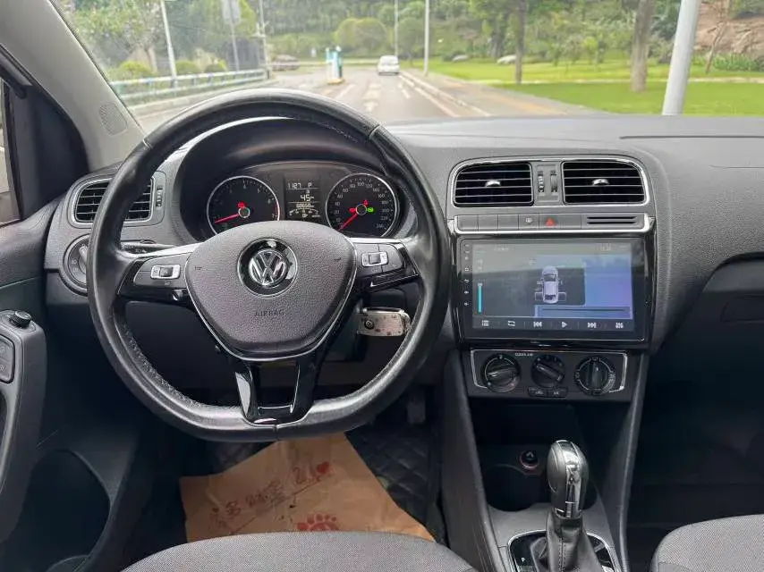 2016 VOLKSWAGEN POLO thumbnail 4