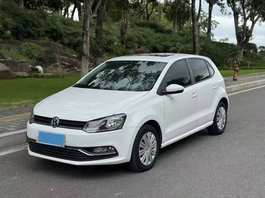 2016 VOLKSWAGEN POLO view 1