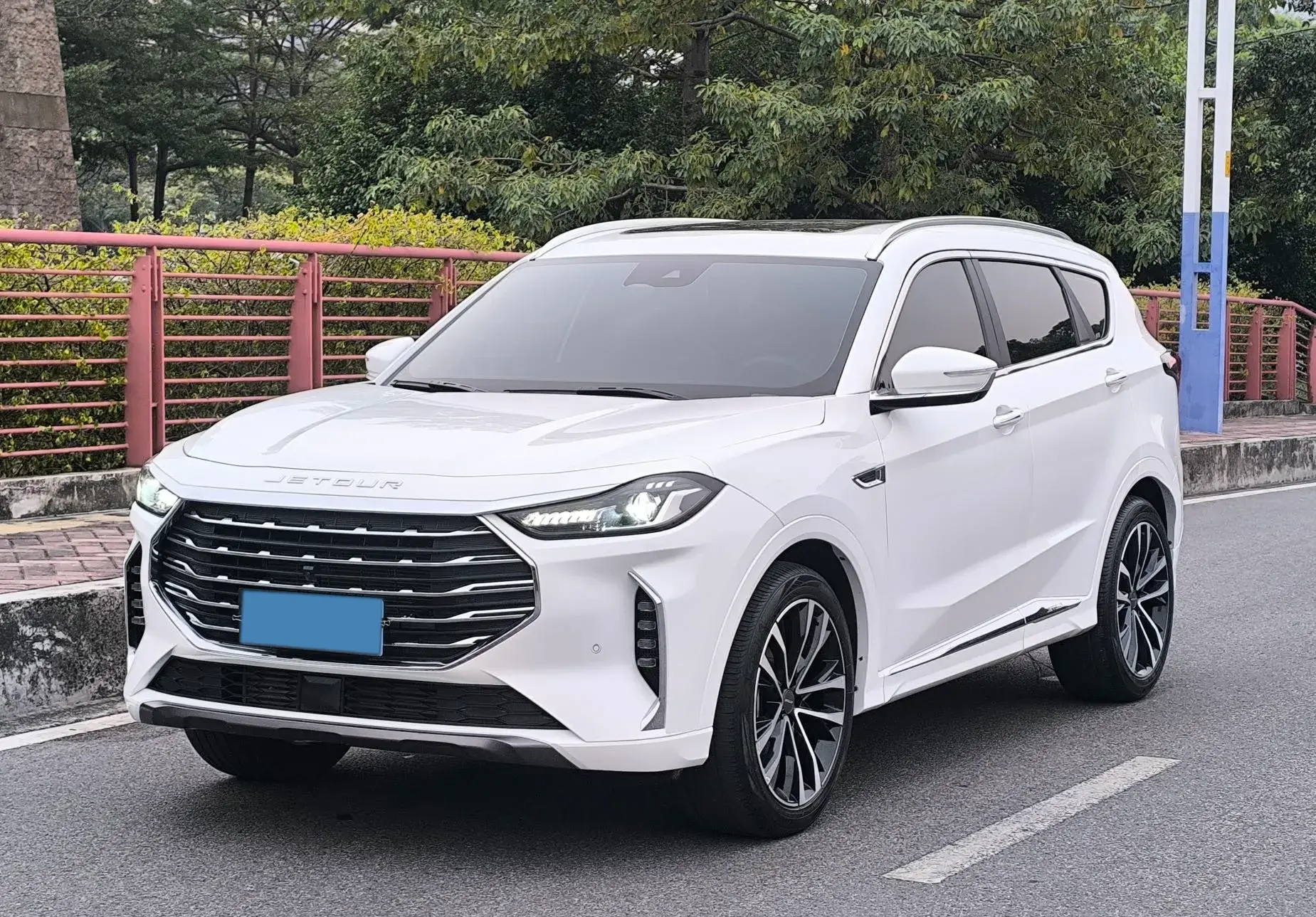 2021 JETOUR X70 view 1