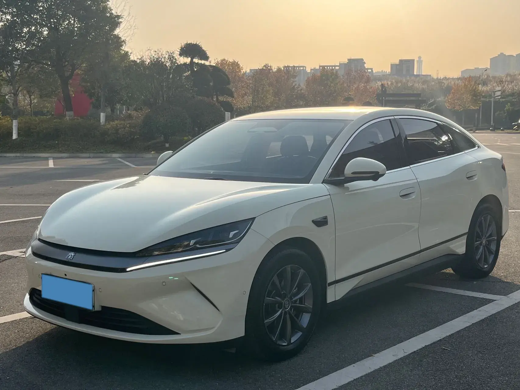 2025 BYD QINL view 1