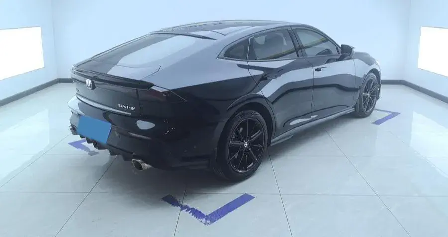 2022 CHANGAN UNI-V thumbnail 2