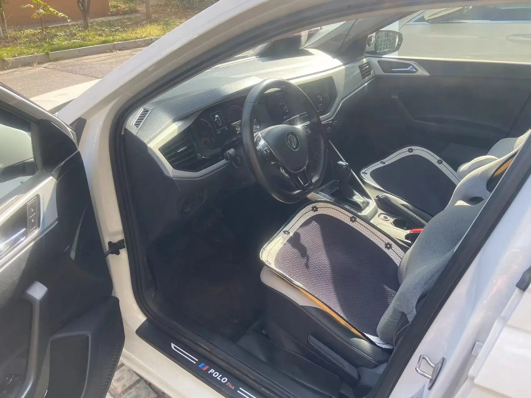 2019 VOLKSWAGEN POLO thumbnail 4