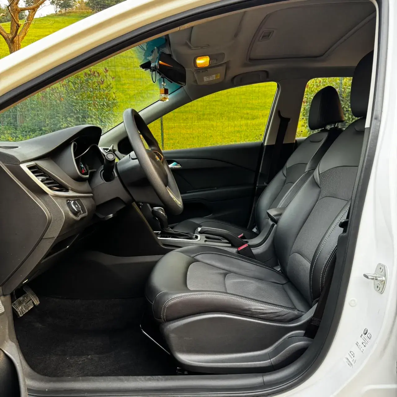 2019 CHEVROLET CAVALIER thumbnail 4