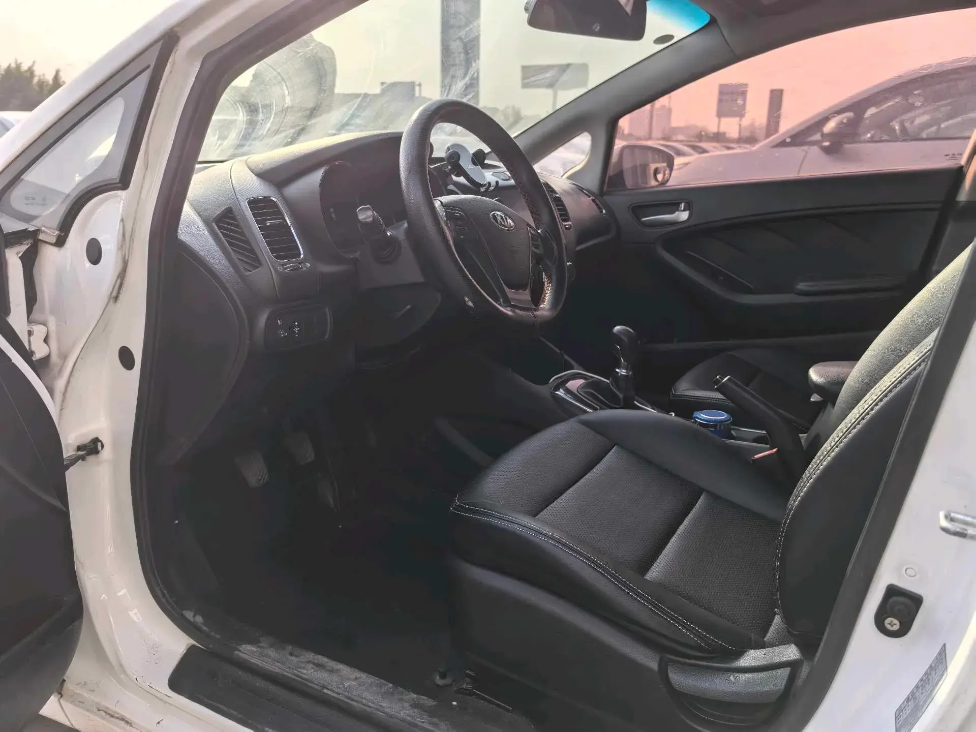 2016 KIA K3 thumbnail 4