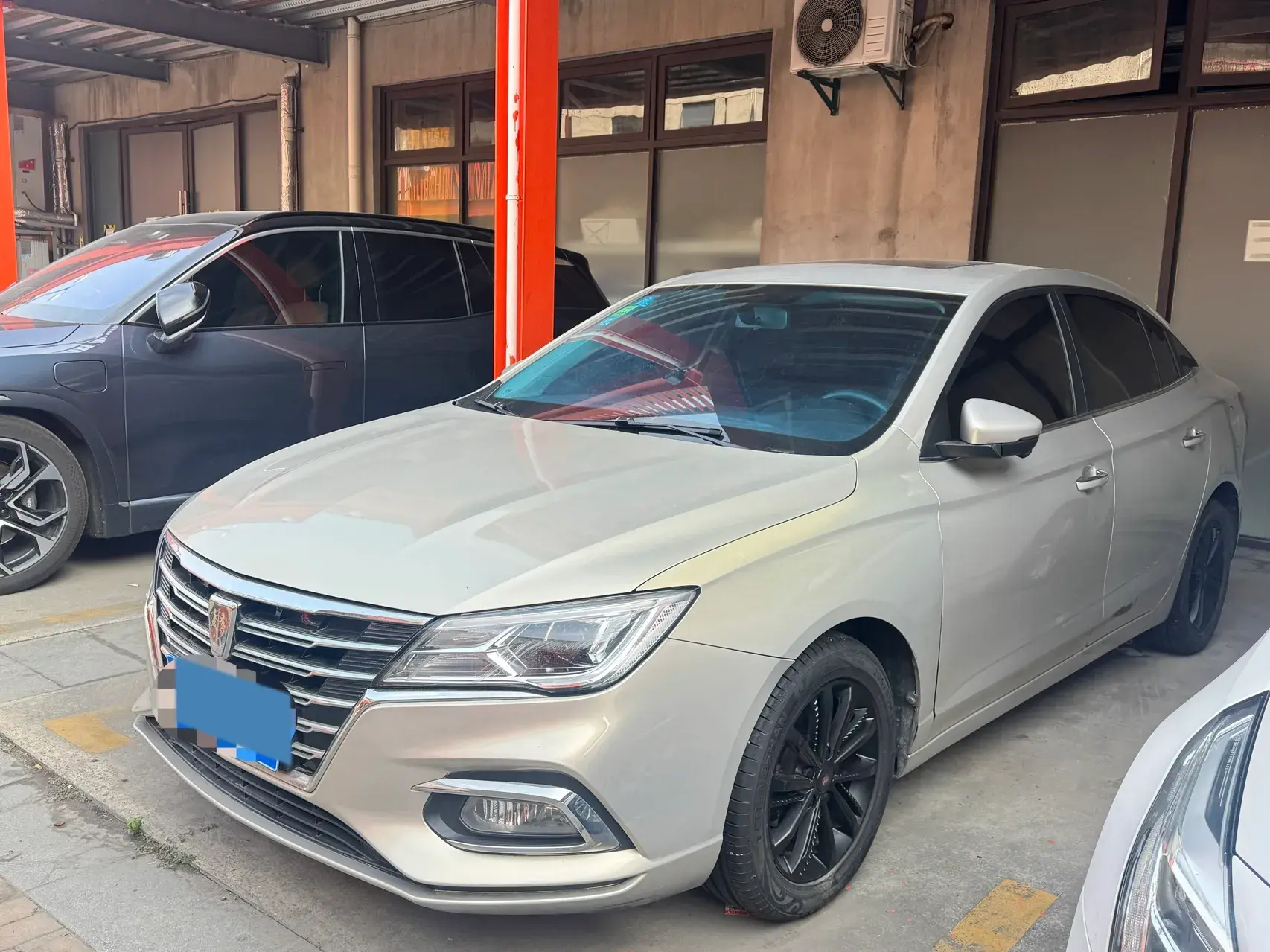 2020 ROEWE I5 view 1