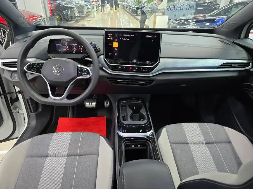 2024 VOLKSWAGEN ID.4 thumbnail 4