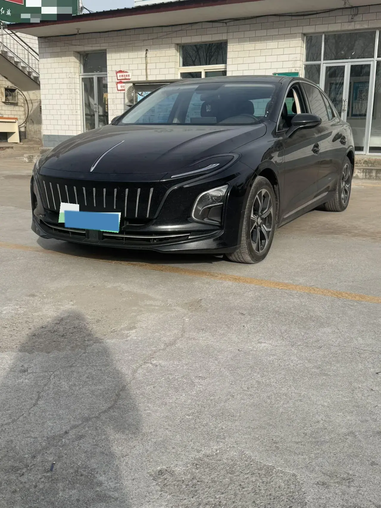 2023 HONGQI E-QM5 view 1